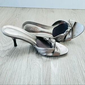 ALDO WHITE GOLD LEATHER FLIP SANDALS KITTEN HEELS BOW IN FRONT SLIP ON 39